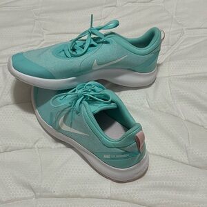 Nikes
Blue & White
Big Boys size 5